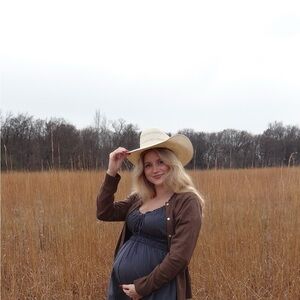 Meet your Posher, Hannah